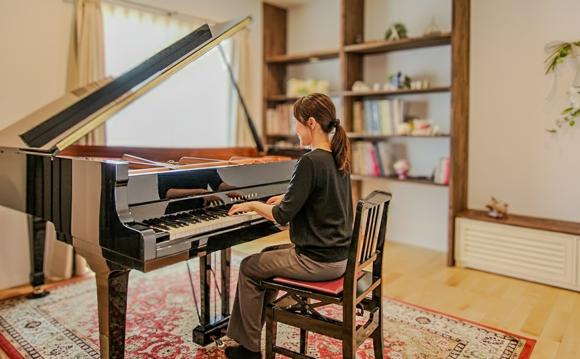大人のためのピアノレッスンの様子